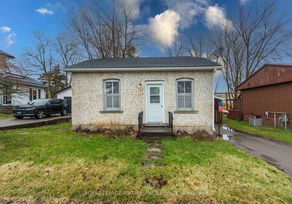 12-albert-road-quinte-west-ontario-x13000270