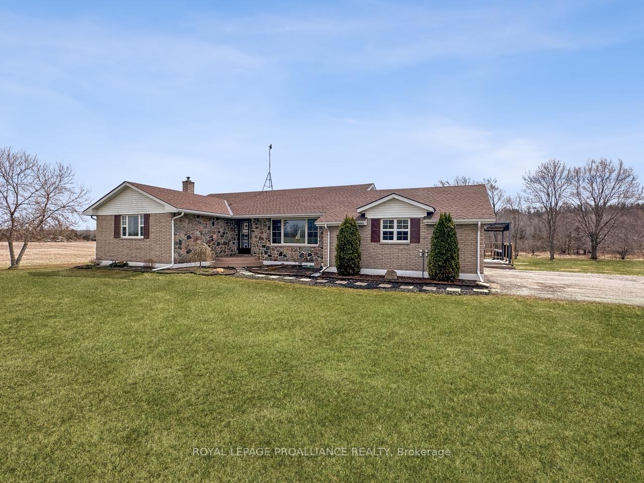 305-valley-road-prince-edward-county-ontario-x13000678