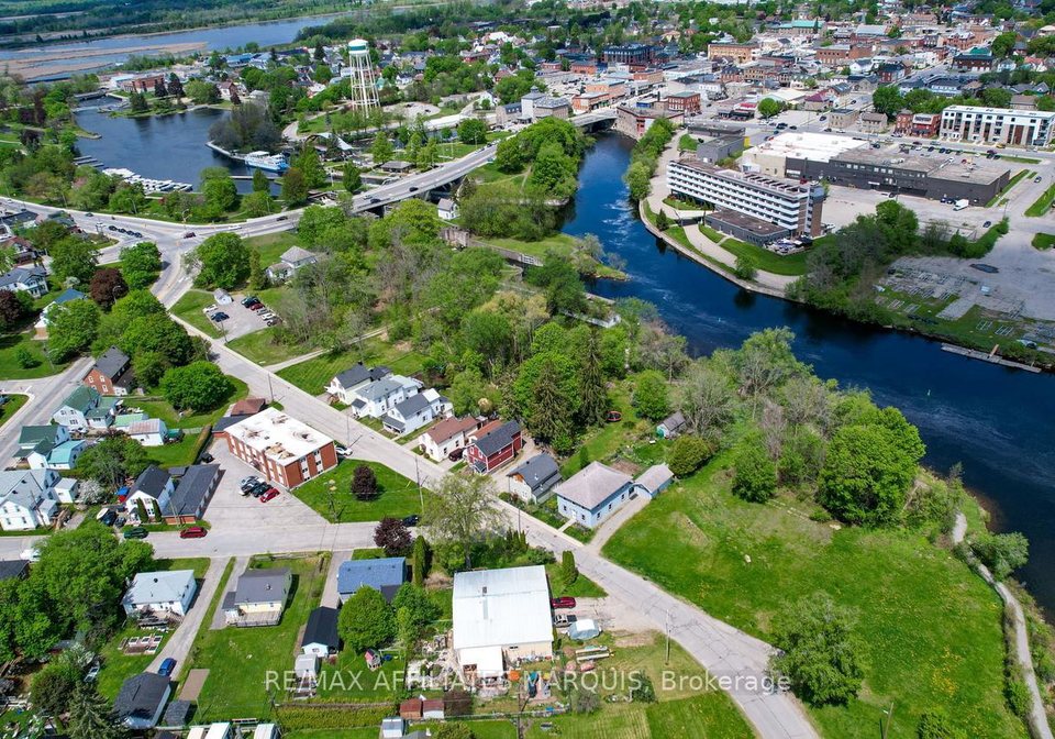 20-river-street-smiths-falls-ontario-x13001042