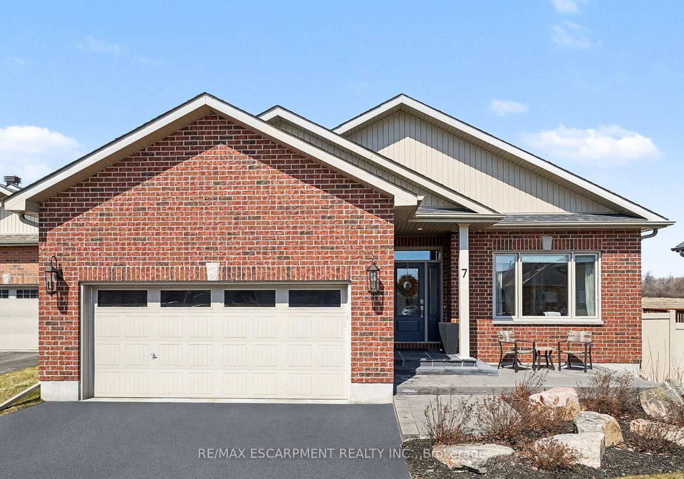 7-senators-gate-drive-perth-ontario-x13001736