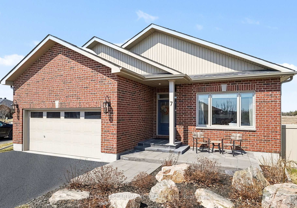 7-senators-gate-drive-perth-ontario-x13001736