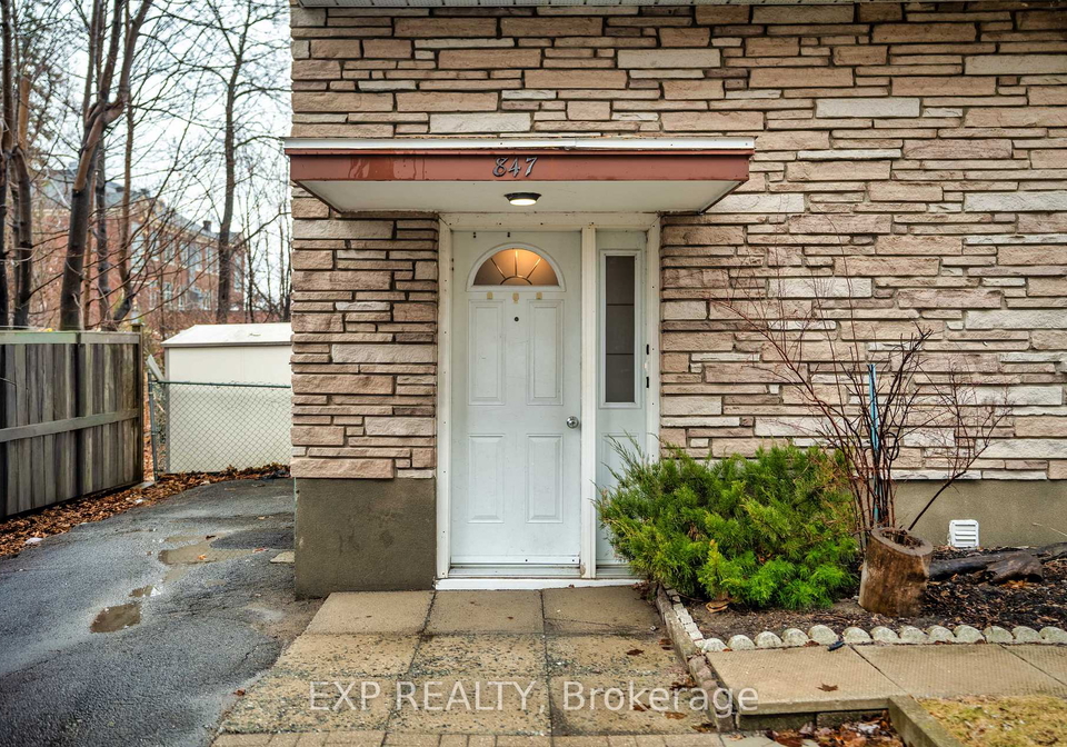 847-pinewood-crescent-ottawa-ontario-x13002944