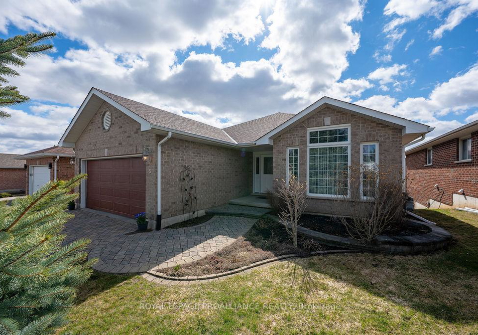 5-simcoe-drive-belleville-ontario-x13003752