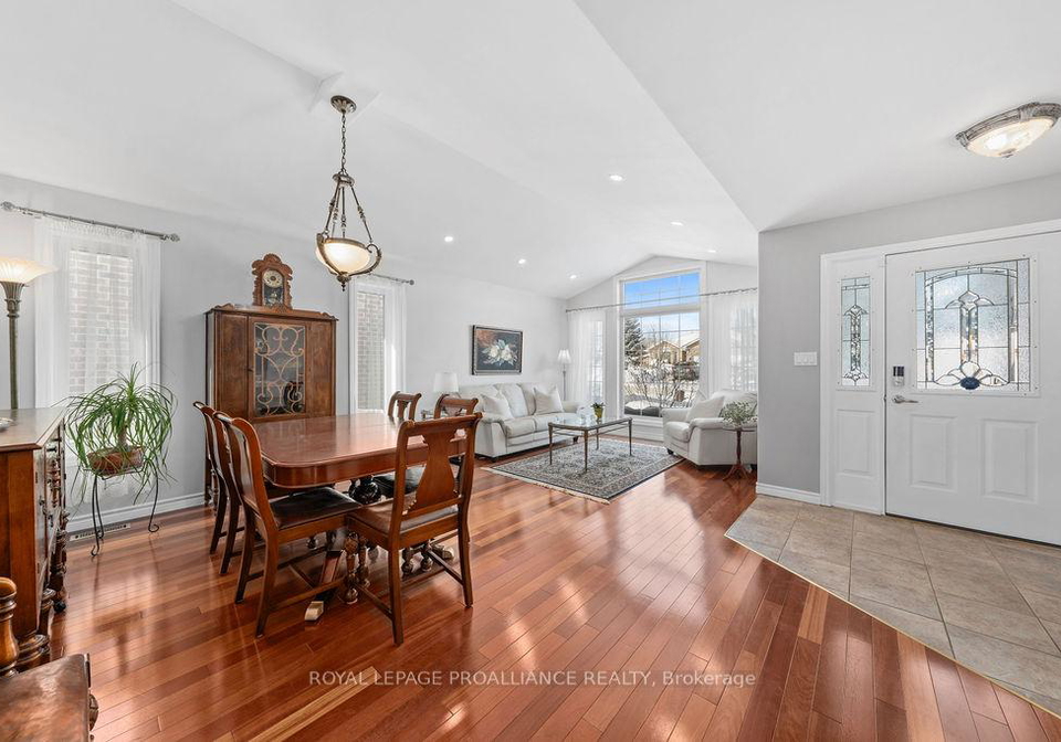 5-simcoe-drive-belleville-ontario-x13003752