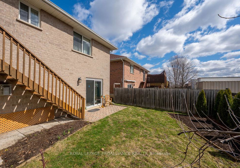 5-simcoe-drive-belleville-ontario-x13003752