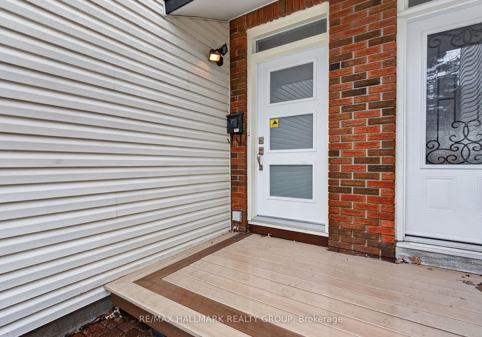 24-hobart-crescent-ottawa-ontario-x13005076