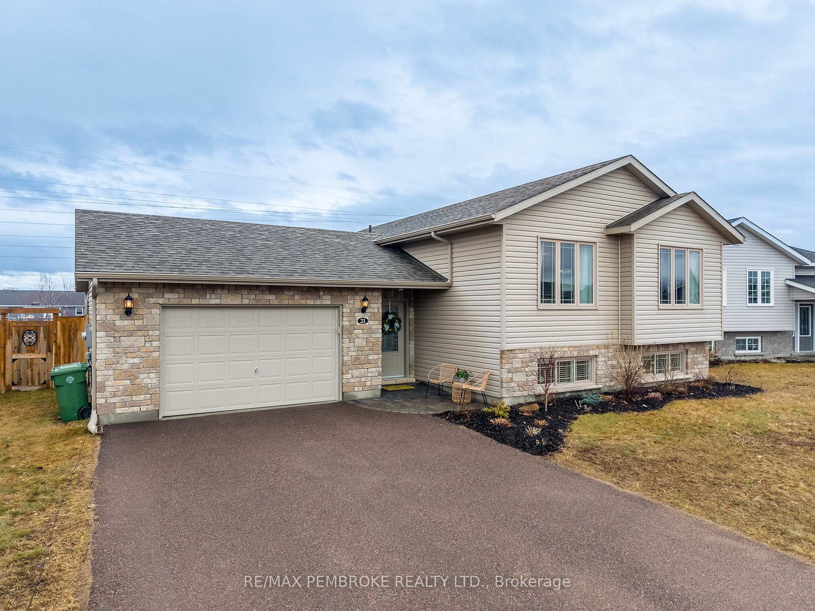 21-newport-drive-petawawa-ontario-x13005296