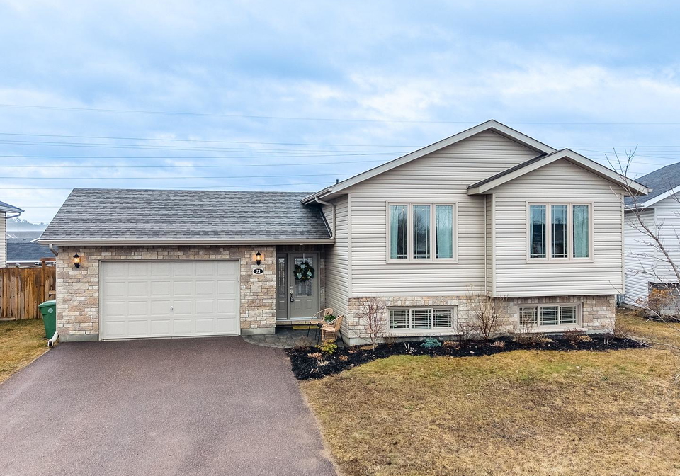 21-newport-drive-petawawa-ontario-x13005296