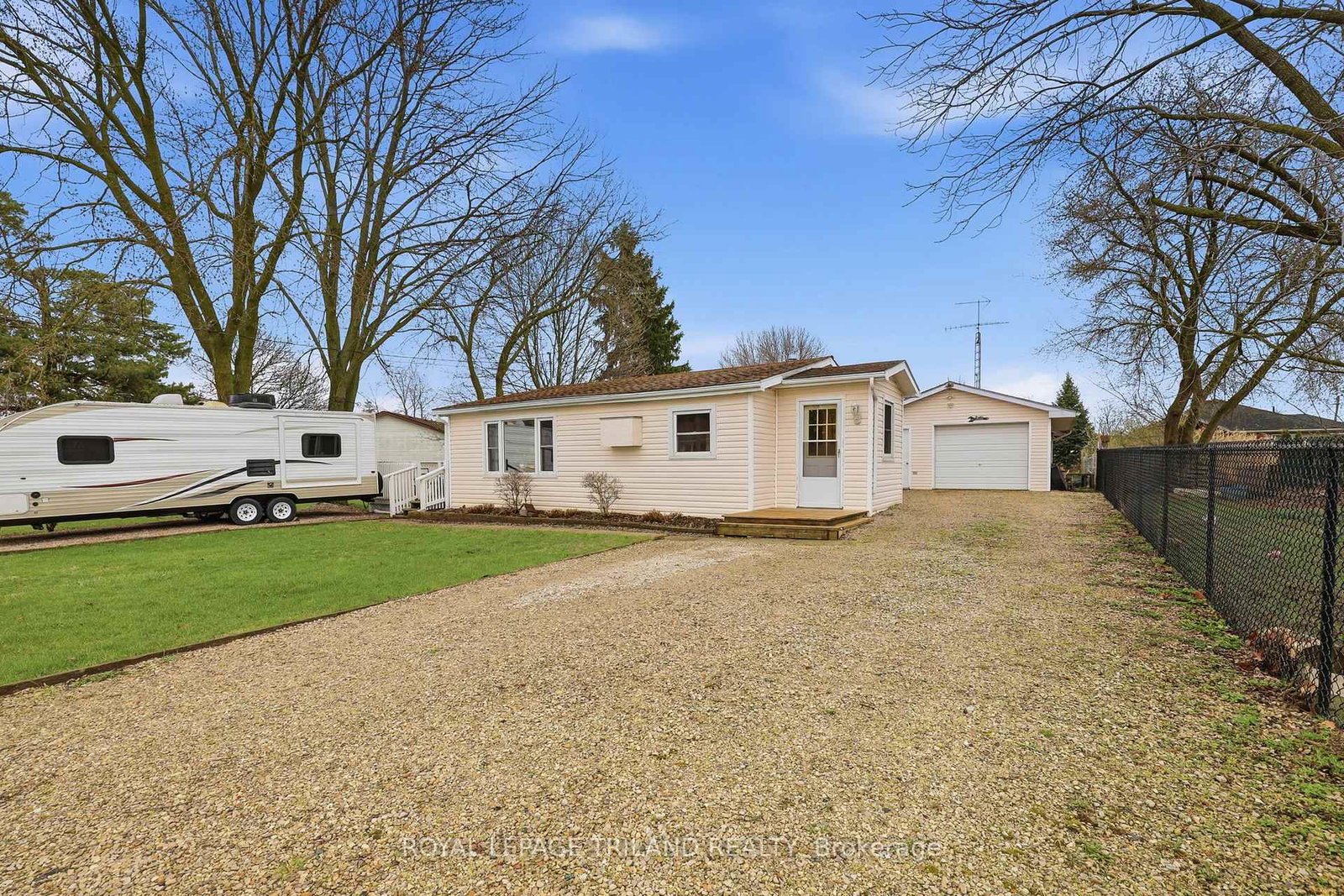 75-sherrard-street-lambton-shores-ontario-x13005936