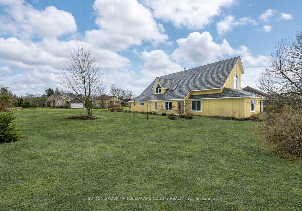 4-carla-court-prince-edward-county-ontario-x13006586