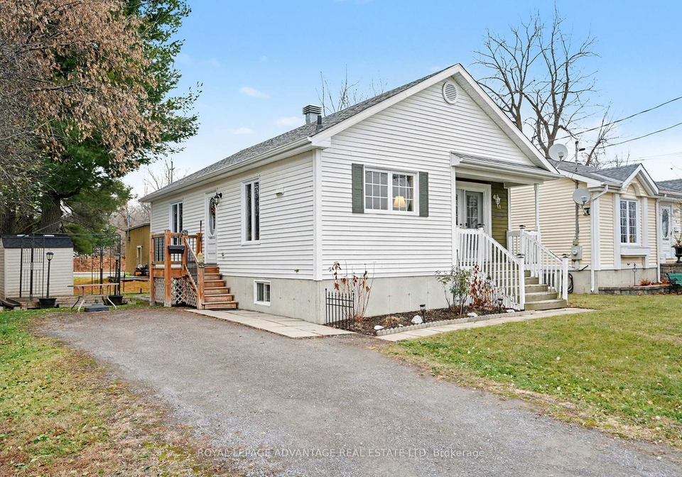 11-queen-street-perth-ontario-x13006946