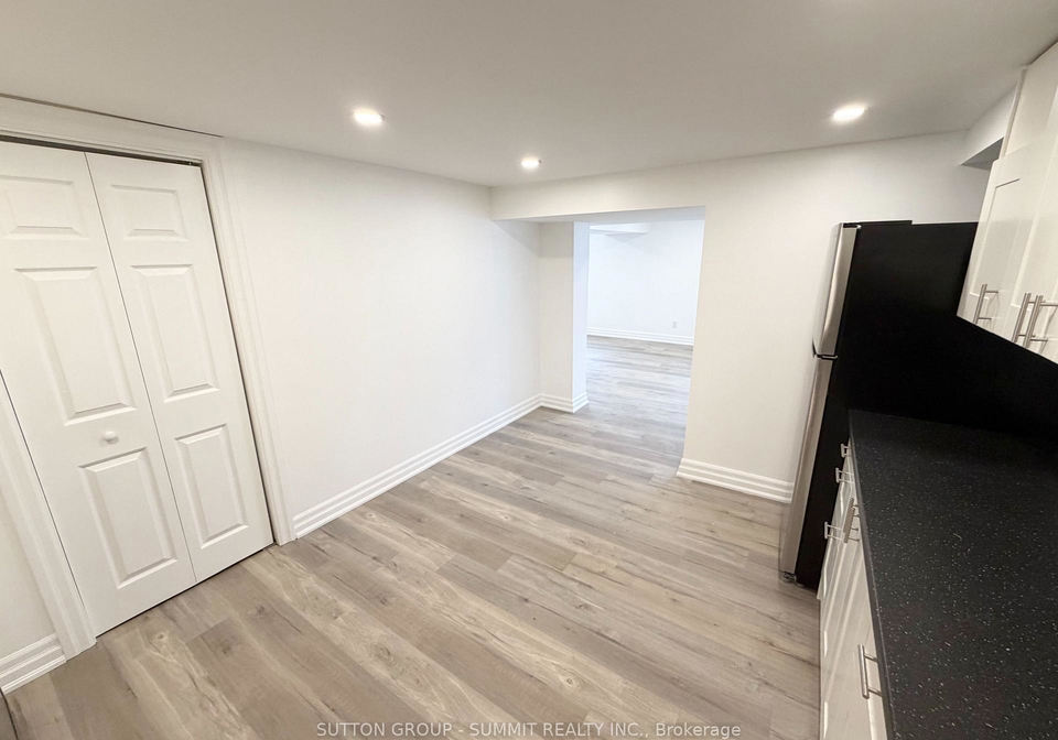 482-east-37th-basement-street-hamilton-ontario-x13007576
