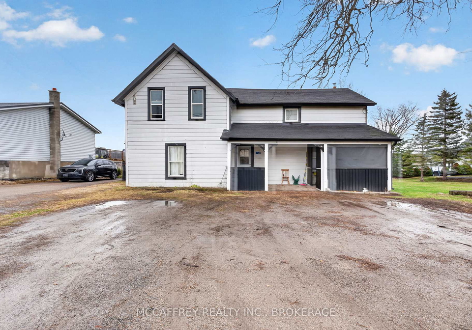 5-railway-street-lansdowne-village-ontario-x13007752