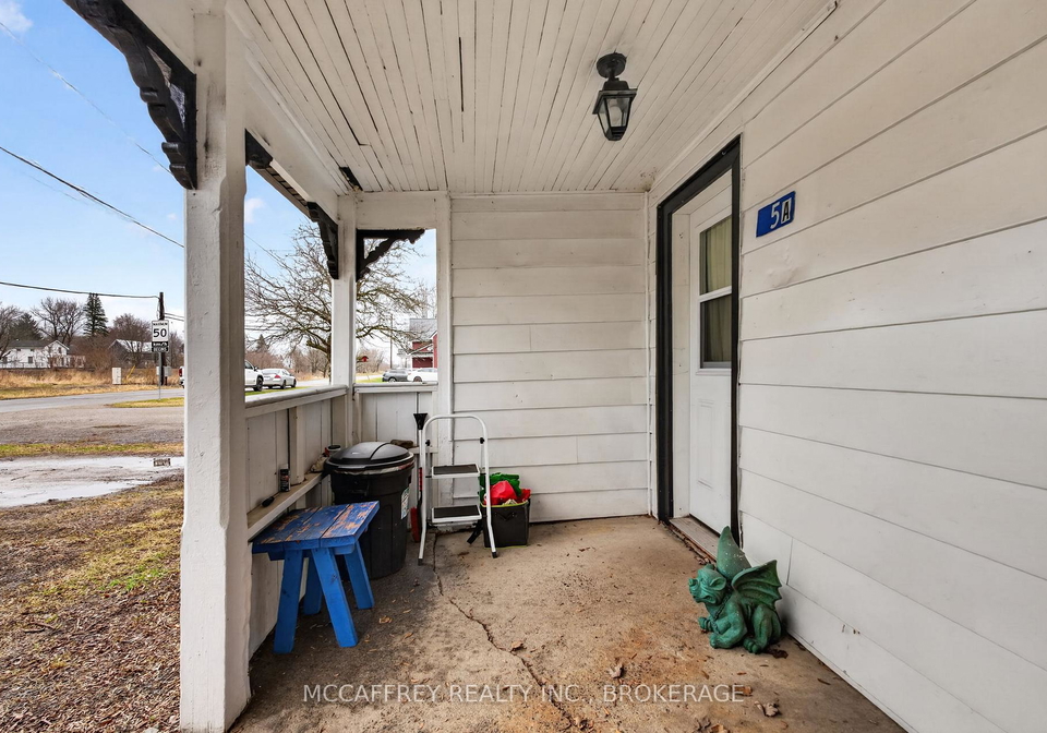 5-railway-street-lansdowne-village-ontario-x13007752