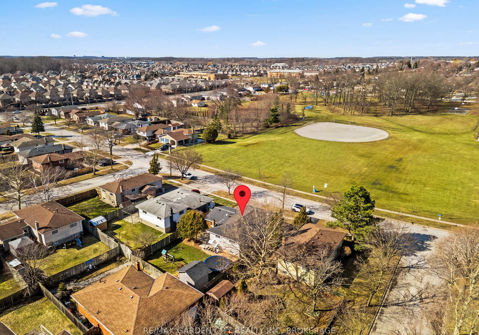 8146-westwood-street-niagara-falls-ontario-x13008940