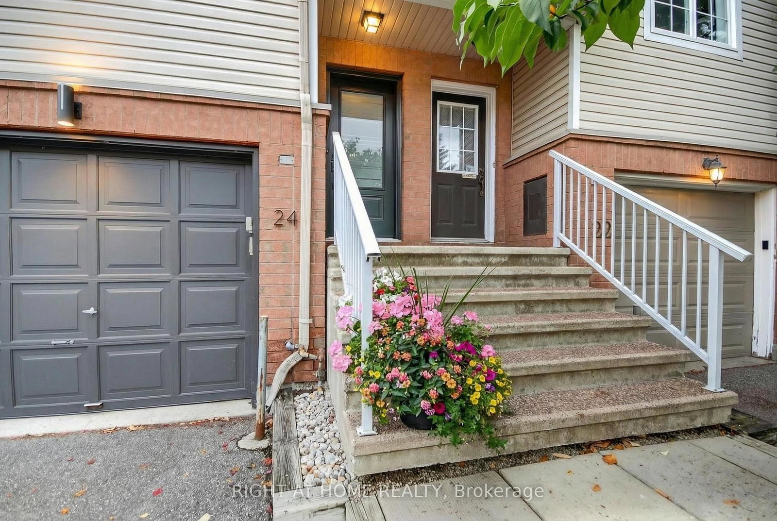 24-manhattan-crescent-ottawa-ontario-x13009686