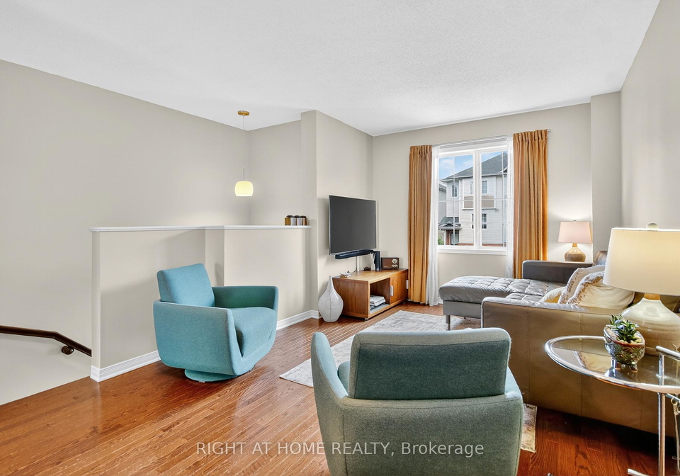 24-manhattan-crescent-ottawa-ontario-x13009686