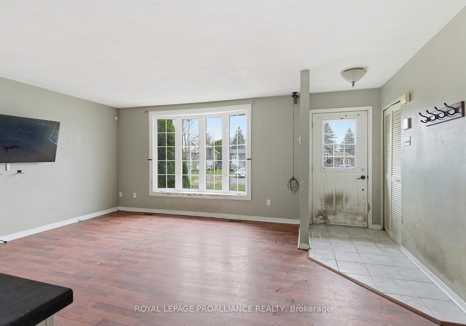 1306-brockmount-place-brockville-ontario-x13010910