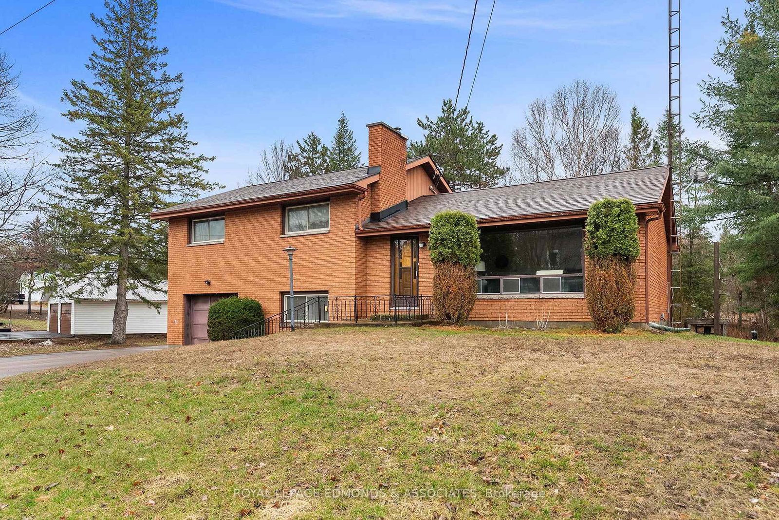 8-annie-street-killaloe-hagarty-and-richards-killaloe-hagarty-and-richards-ontario-x13011858
