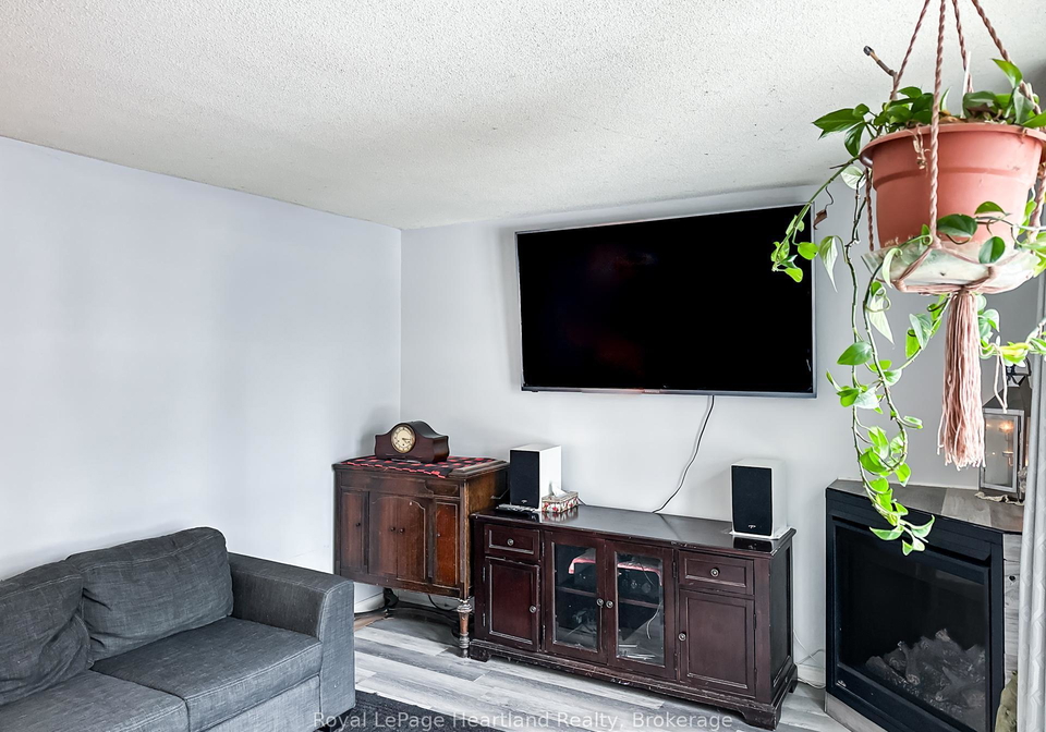 21-st-charles-place-huron-east-ontario-x13012300