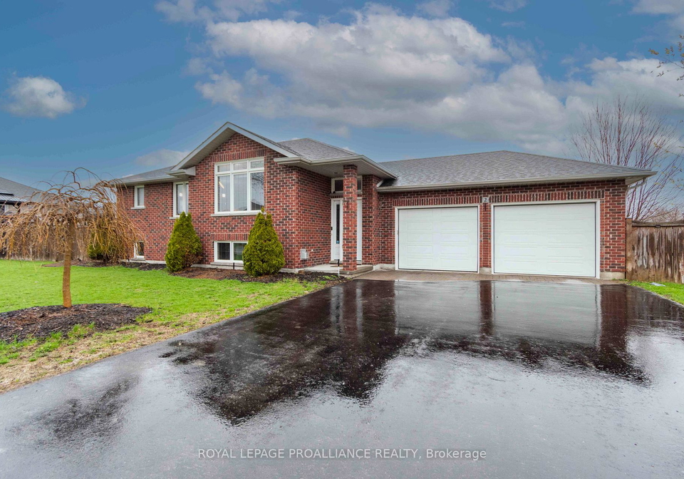 2-freedom-crescent-quinte-west-ontario-x13012872