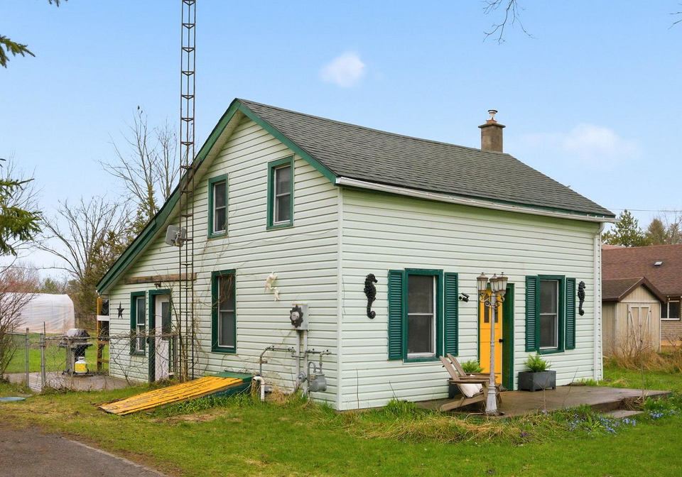 52-county-1-road-prince-edward-county-ontario-x13015426