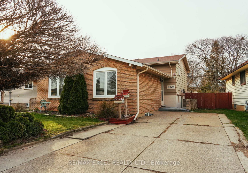 8061-paddock-trail-drive-niagara-falls-ontario-x13016498