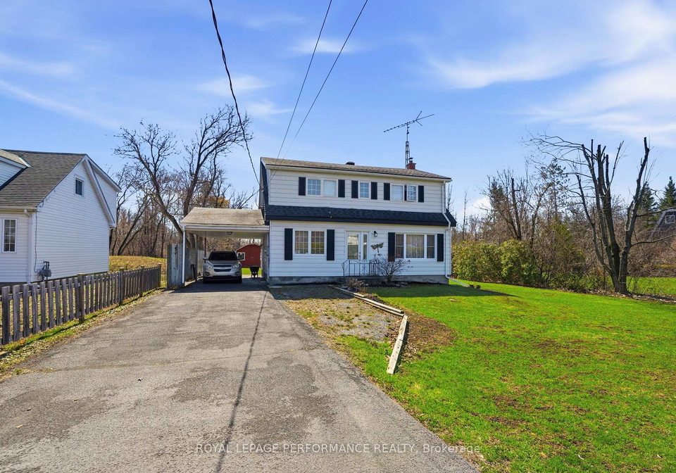 17370-headline-road-south-stormont-ontario-x13017788