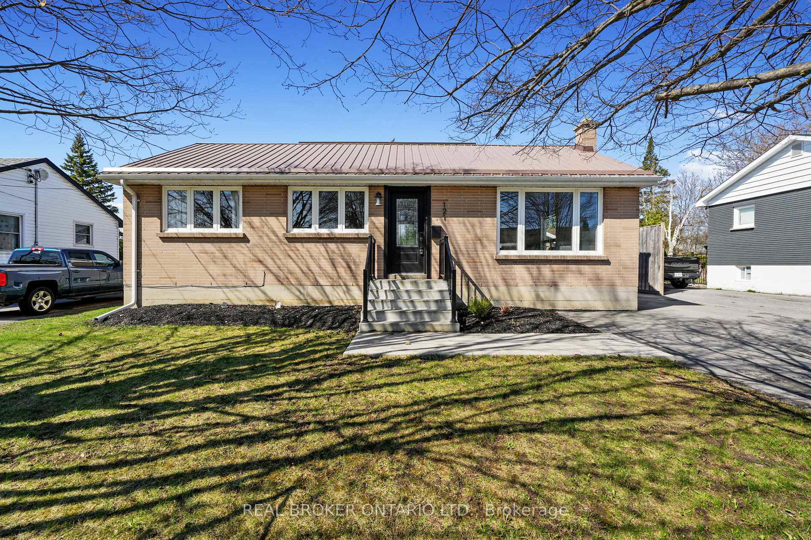 121-goodfellow-road-e-peterborough-ontario-x13018322