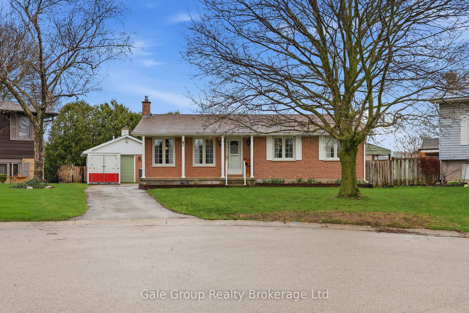 3-larch-place-ingersoll-ontario-x13018408