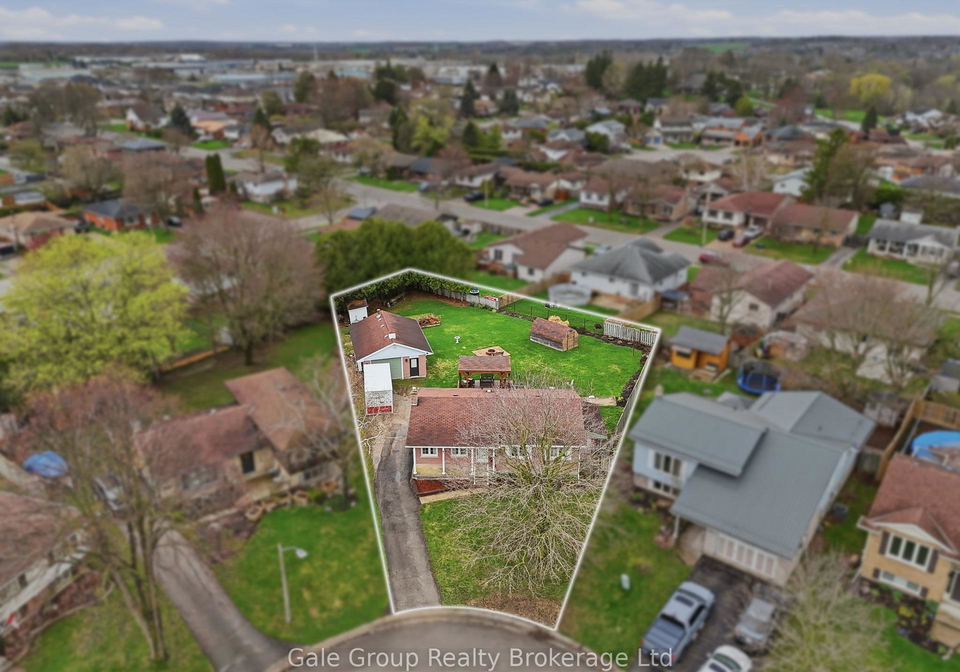 3-larch-place-ingersoll-ontario-x13018408