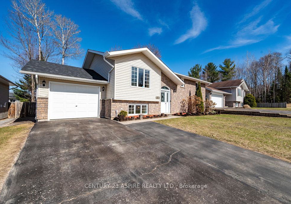 64-spruce-street-petawawa-ontario-x13018634