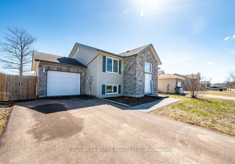 1015-riverstone-trail-petawawa-ontario-x13018668