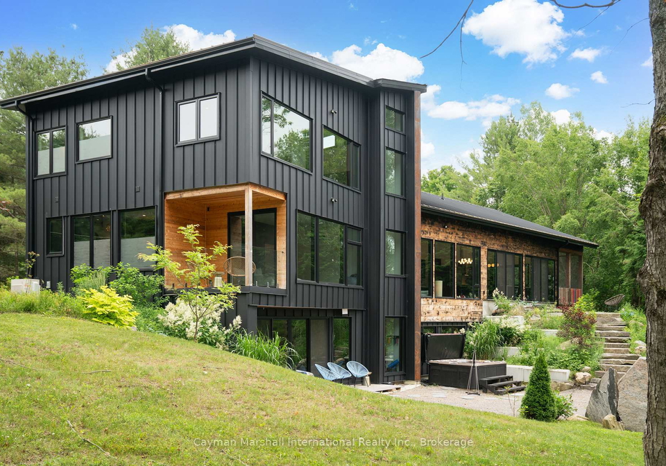 1016-zoe-lane-bracebridge-ontario-x13019224