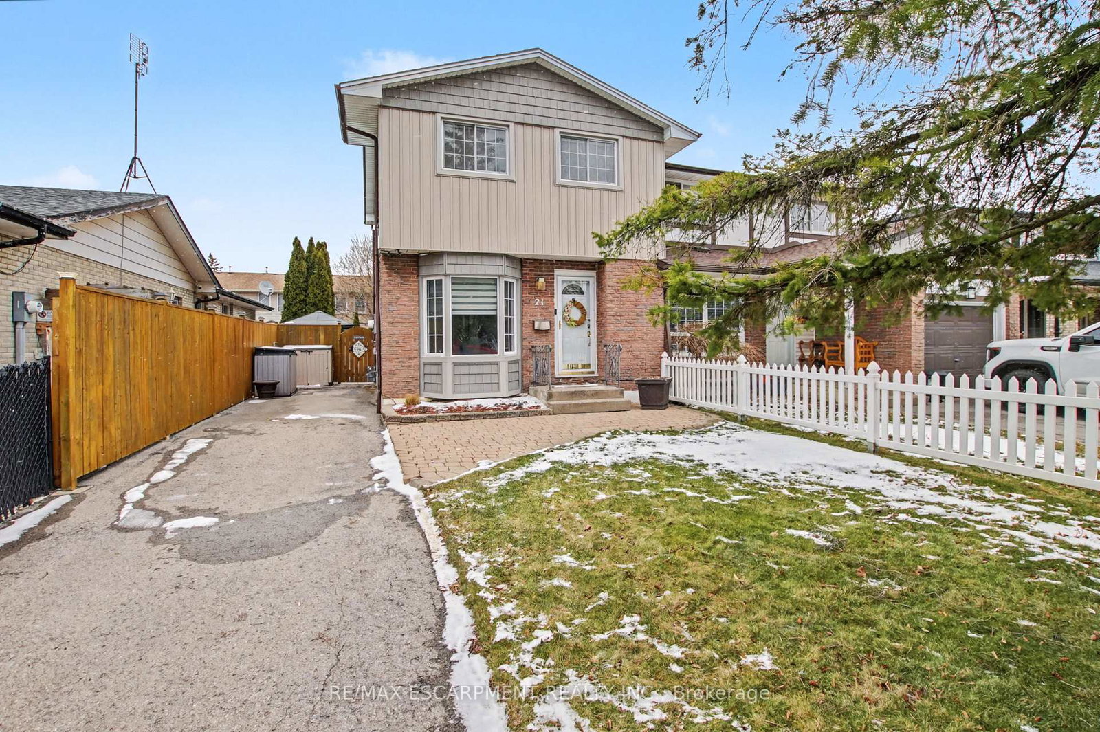 21-greystone-crescent-st-catharines-ontario-x13019608