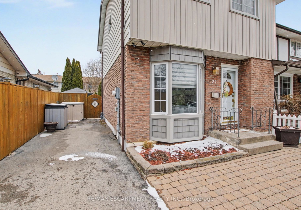 21-greystone-crescent-st-catharines-ontario-x13019608