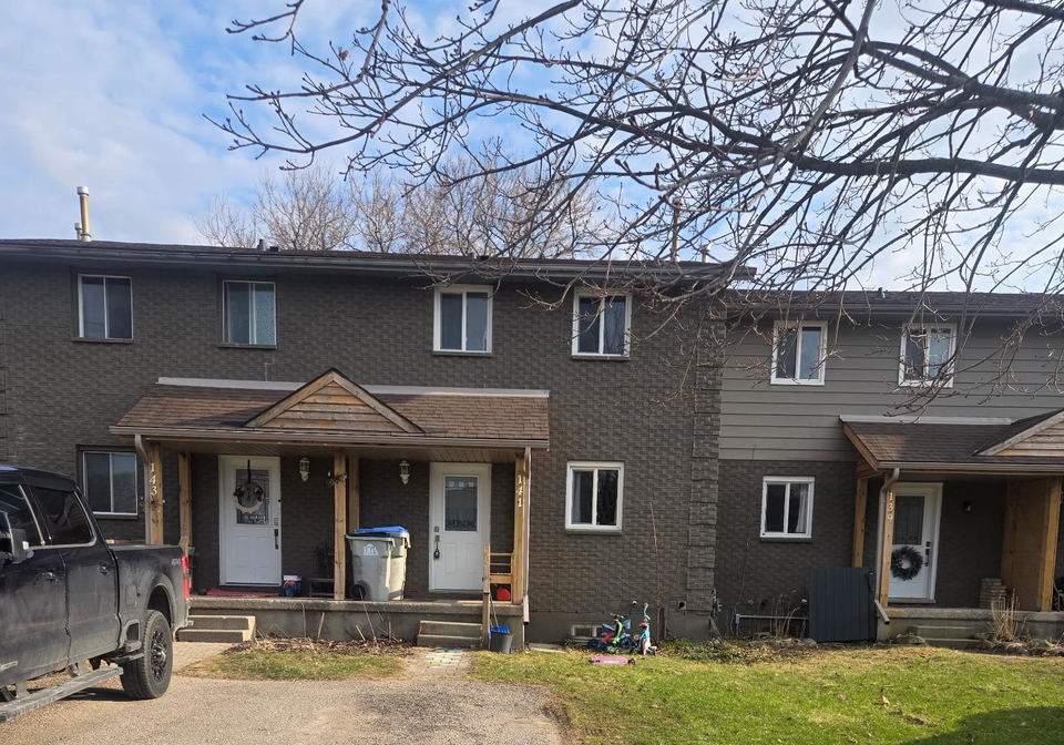 141-simcoe-street-south-huron-ontario-x13020286