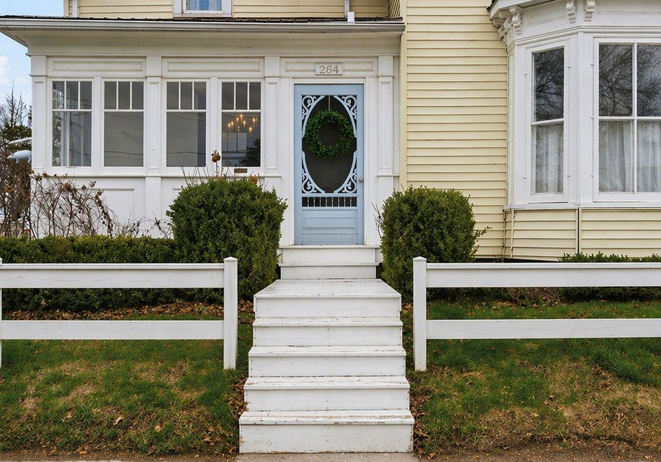 264-main-street-prince-edward-county-ontario-x13021222
