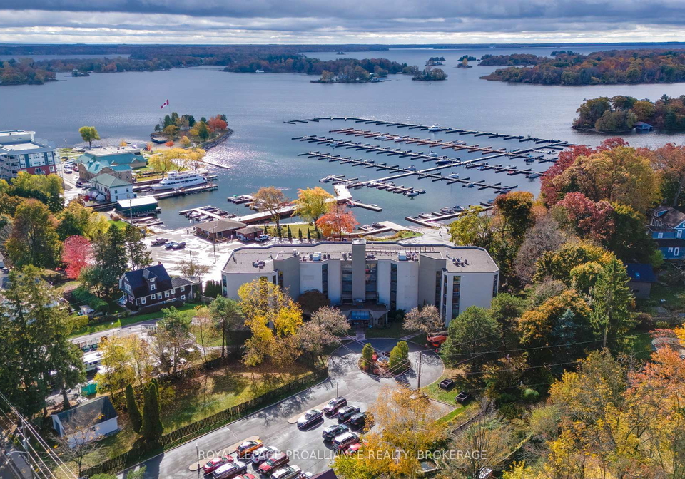 50-market-street-gananoque-ontario-x13021516