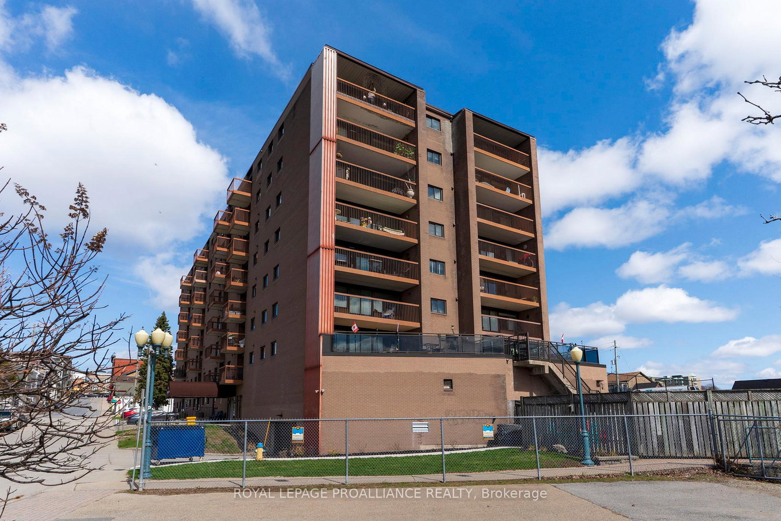 3-apple-street-brockville-ontario-x13022088