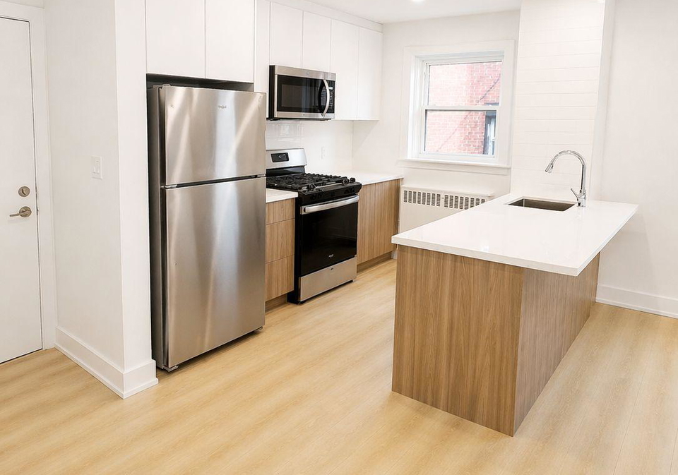 1024-king-street-e-hamilton-ontario-x13022352