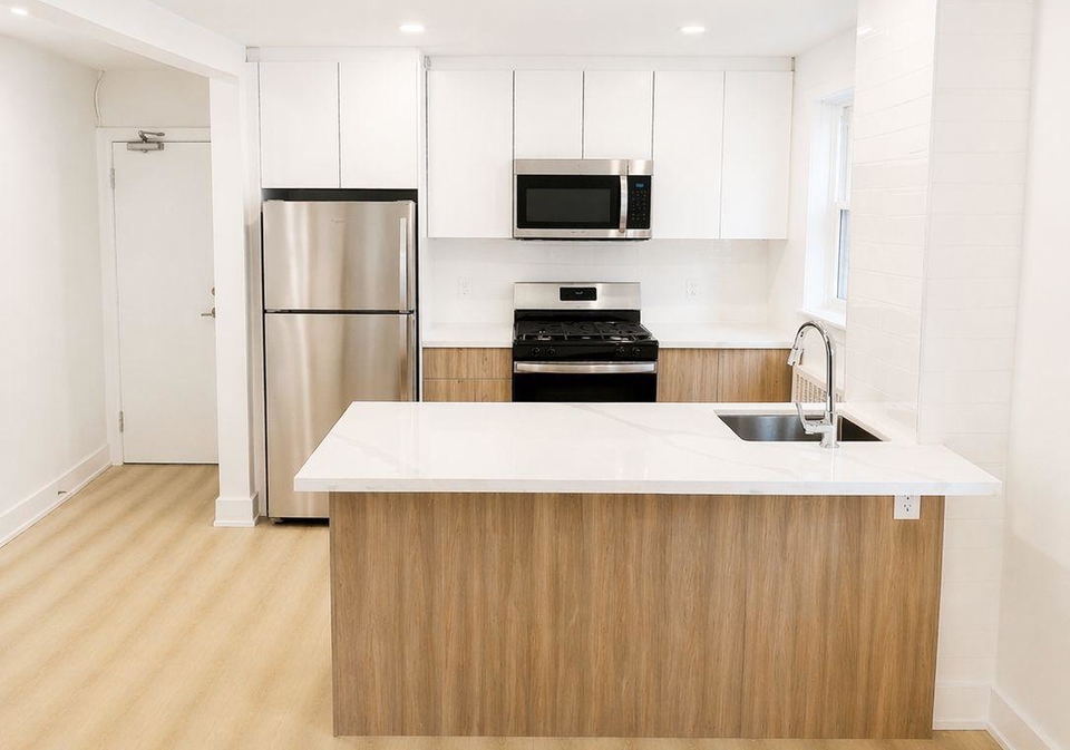 1024-king-street-e-hamilton-ontario-x13022352