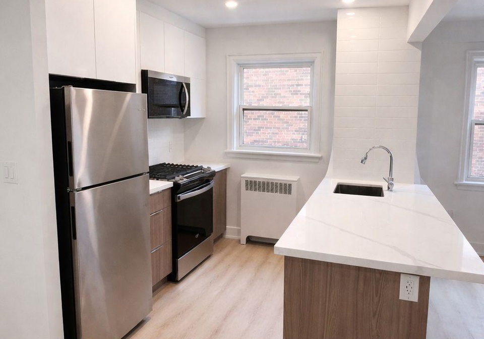 1024-king-street-e-hamilton-ontario-x13022456