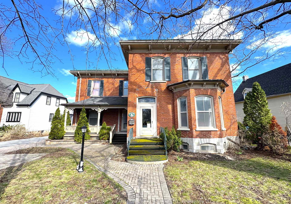 340-main-street-prince-edward-county-ontario-x13022876