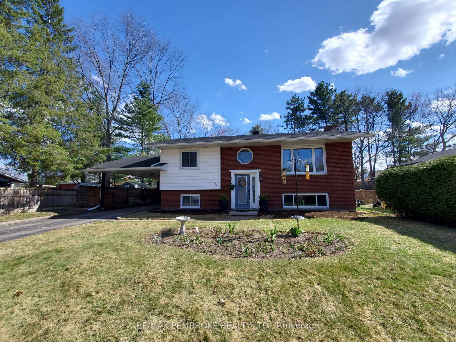 13-point-crescent-petawawa-ontario-x13022884