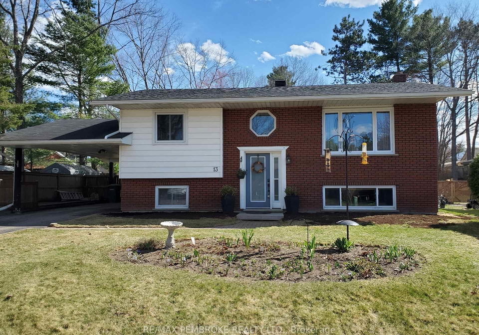 13-point-crescent-petawawa-ontario-x13022884