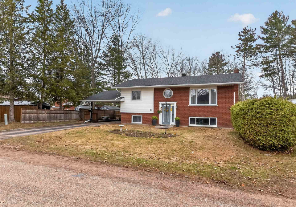13-point-crescent-petawawa-ontario-x13022884