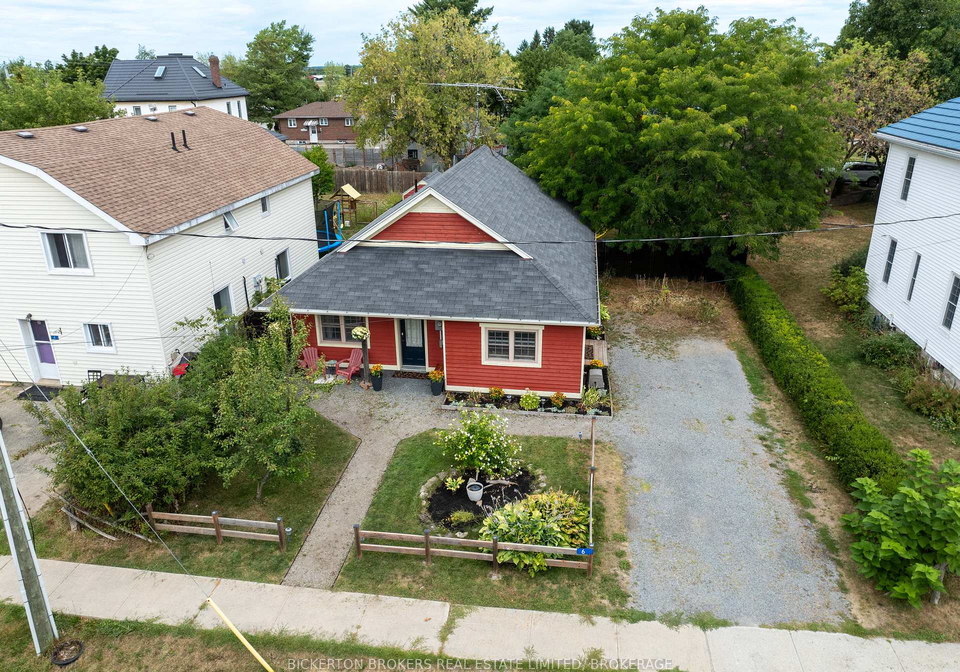 6-yonge-street-lansdowne-village-ontario-x13023538