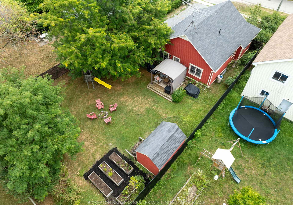 6-yonge-street-lansdowne-village-ontario-x13023538