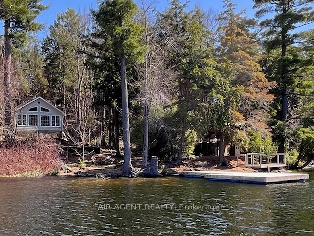 25-goods-island-frontenac-ontario-x13023680